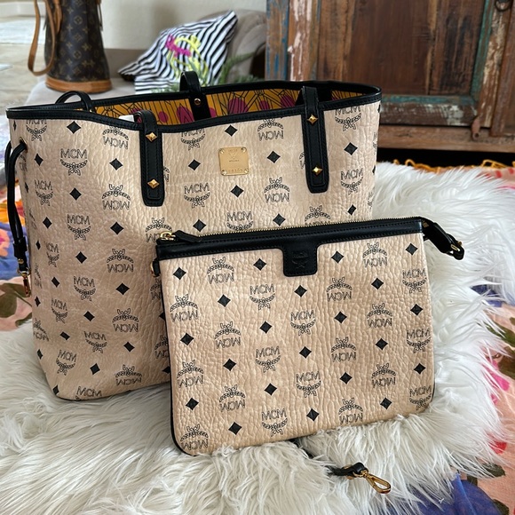 MCM full inclusion large tote with pouch - Picture 2 of 12